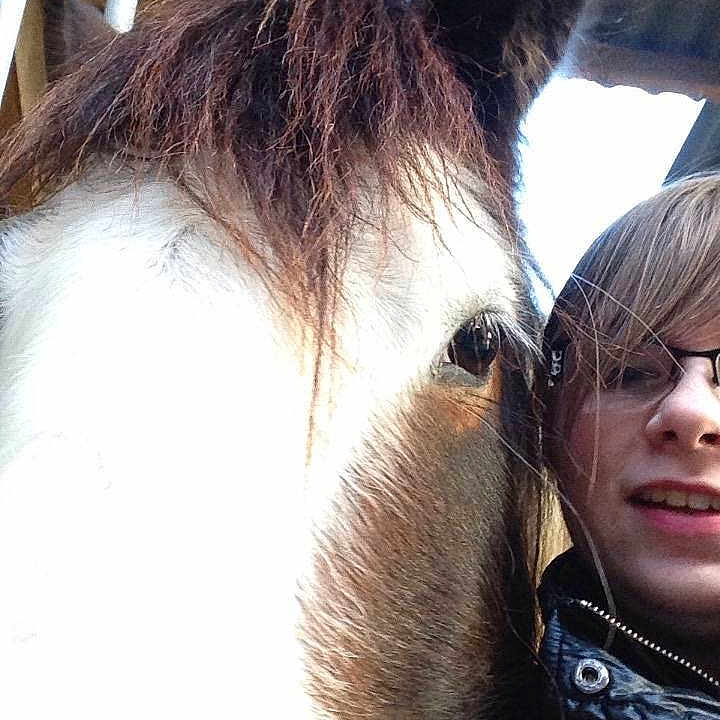 Ellie 2 is registered to the contest to win money with this photo: