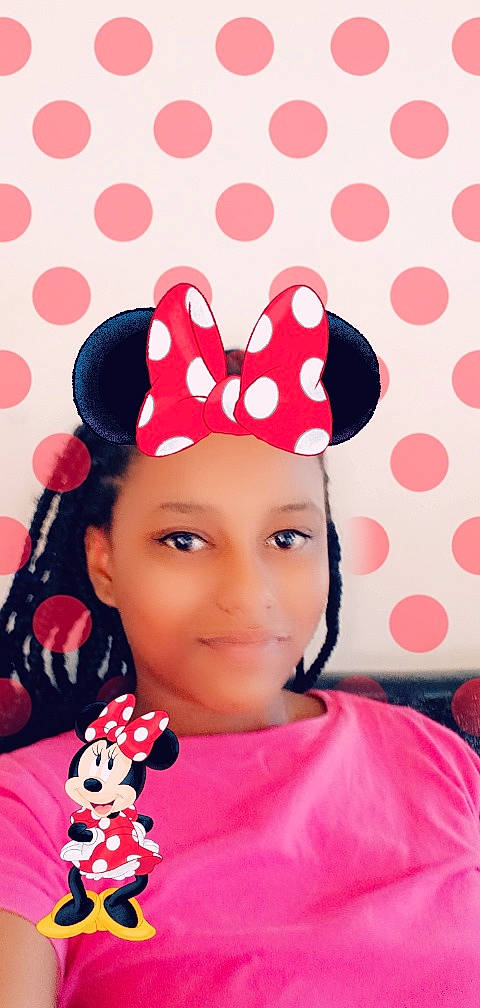 Sarah participe au concours pour gagner de l'argent avec cette photo : beauty, cap, child, clothing, costume_hat, ear, eyelash, face, hair_accessory, happy, head, headgear, headwear, joy, lip, magenta, pattern, person, pink, red