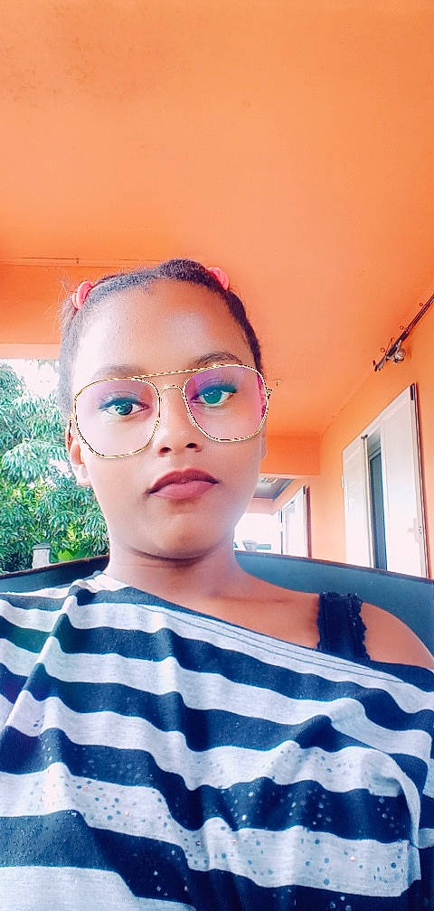 Sarah participe au concours pour gagner de l'argent avec cette photo : child, electric_blue, eye_glass_accessory, eyebrow, eyewear, flash_photography, forehead, fun, goggles, happy, leisure, lip, nose, person, personal_protective_equipment, portrait, portrait_photography, sunglasses, tints_and_shades, toddler