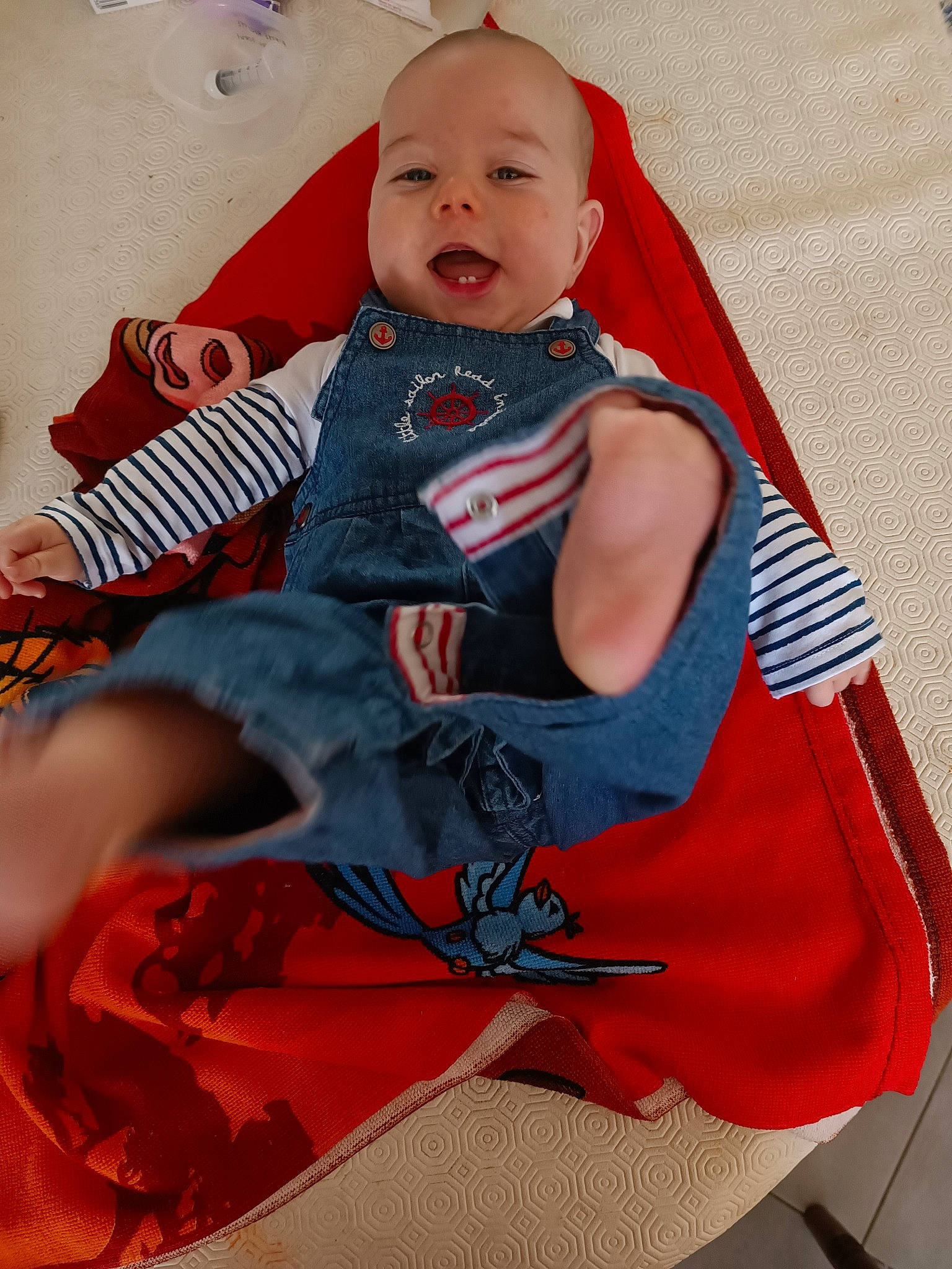 Lyssandro participe au concours pour gagner de l'argent avec cette photo : arm, baby, baby_products, baby_toddler_clothing, child, comfort, dress, eye, face, happy, head, neck, orange, pattern, person, sleeve, smile, t_shirt, textile, toddler