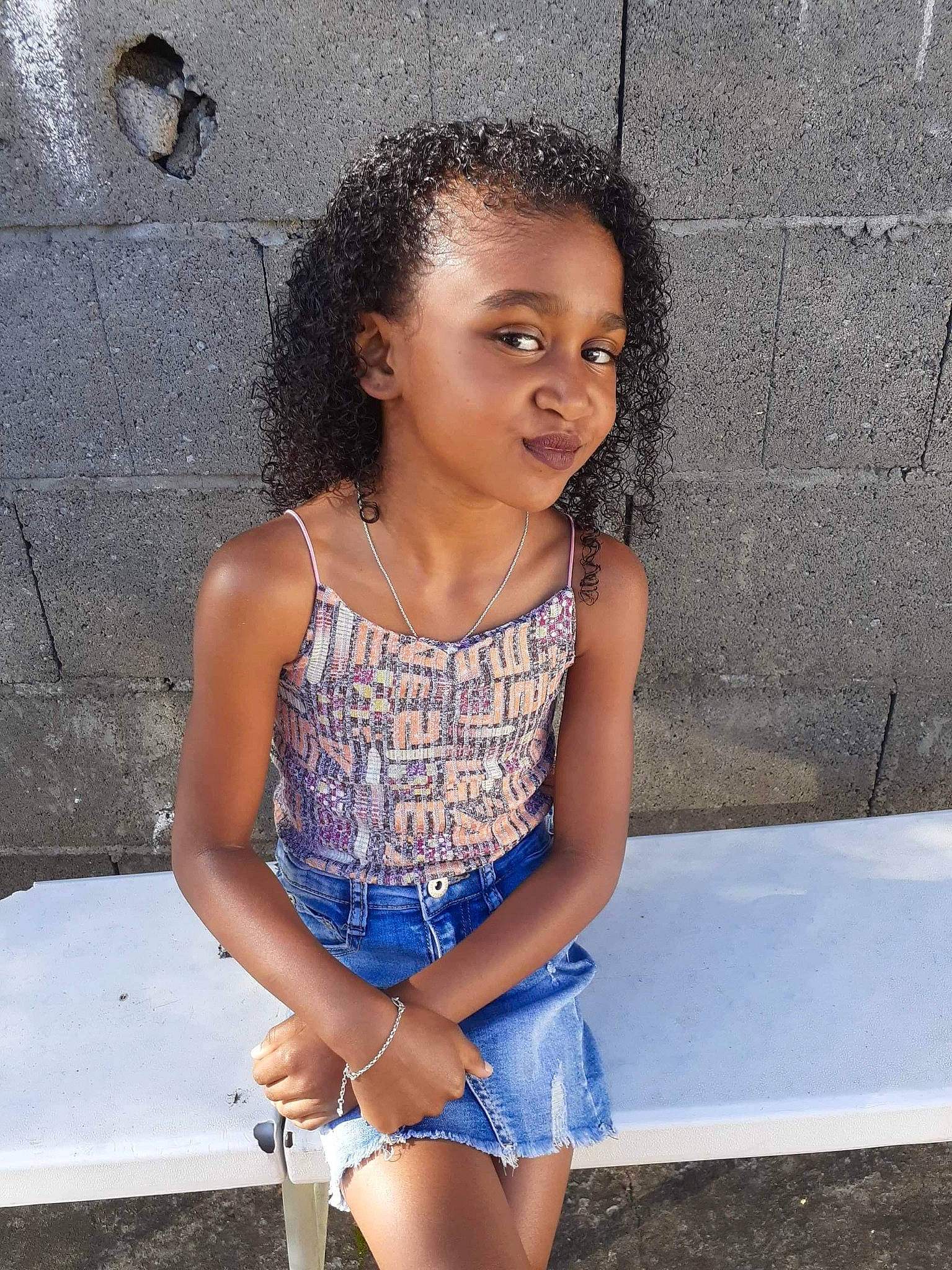 Keynara a rejoint le concours — aidez-le/la à gagner de superbes lots ! azure, day_dress, dress, eye, flash_photography, hairstyle, happy, head, iris, joint, knee, lip, neck, person, shoulder, skin, standing, street_fashion, summer, thigh