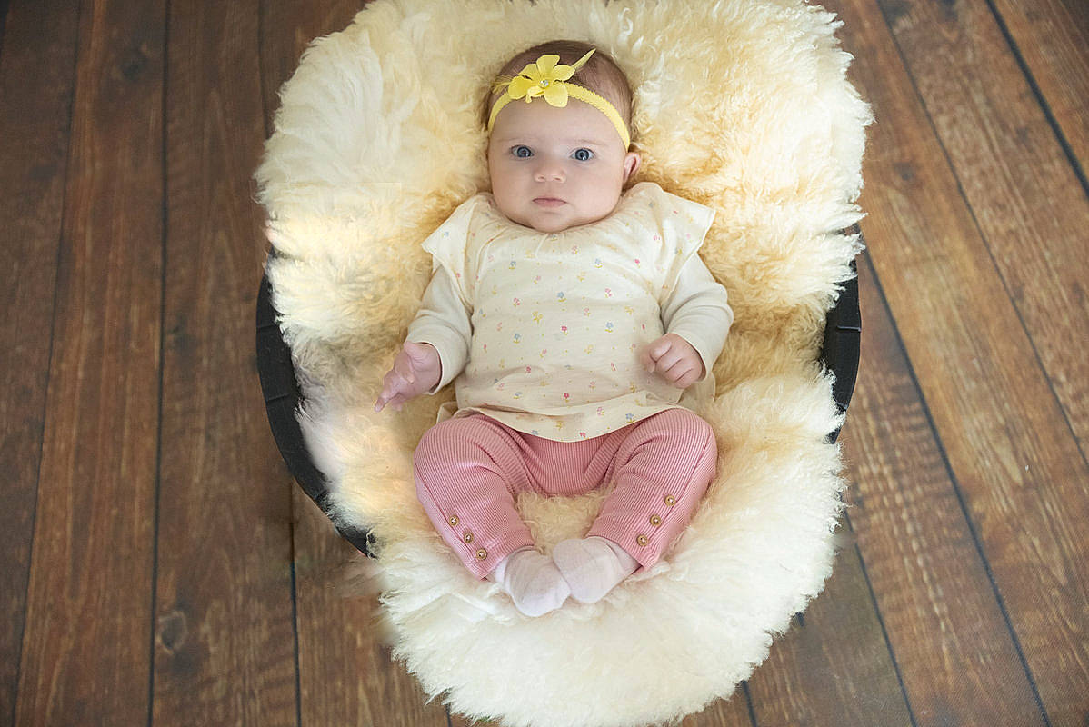 Romance a rejoint le concours — aidez-le/la à gagner de superbes lots ! baby, child, fur, fur_clothing, headgear, headwear, person, pink, toddler