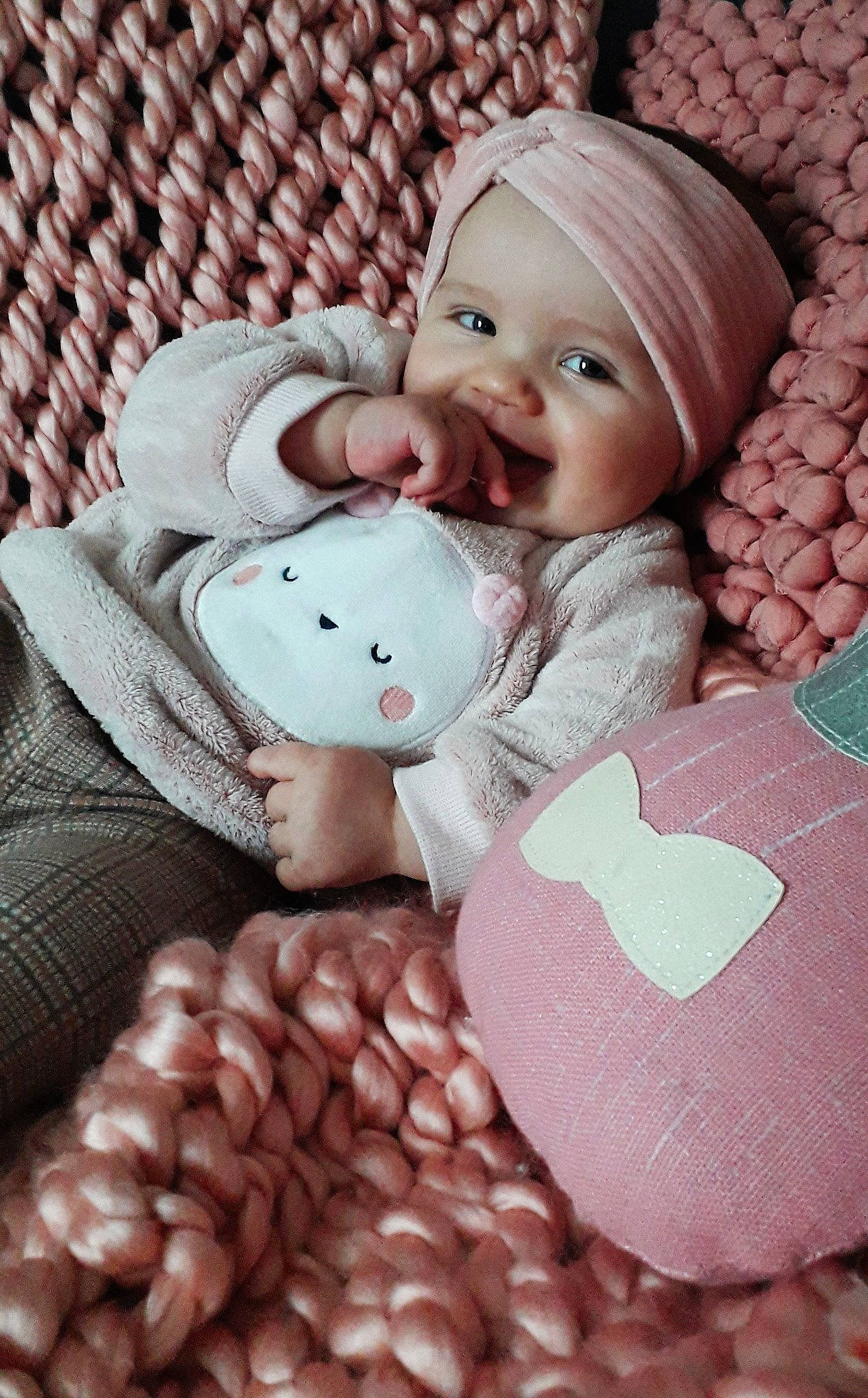 Joséphine a rejoint le concours — aidez-le/la à gagner de superbes lots ! baby_products, baby_toddler_clothing, baby_toys, craft, fictional_character, headwear, heart, kidney_beans, linens, pattern, peach, person, pink, plush, produce, stuffed_toy, textile, toy