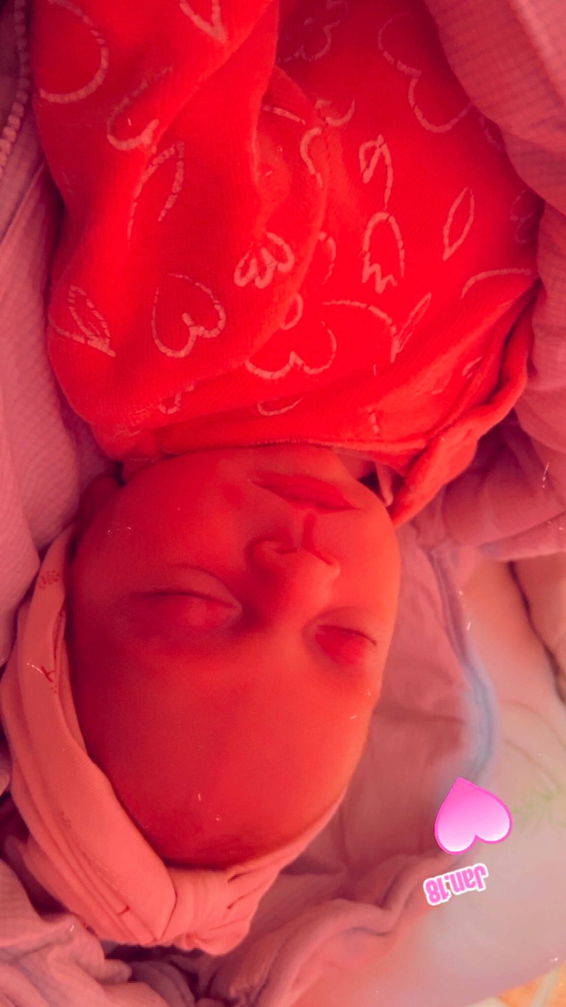 Esmée a rejoint le concours — aidez-le/la à gagner de superbes lots ! abdomen, baby, cheek, child, close_up, event, headgear, human_body, lip, magenta, mouth, nail, nose, orange, peach, person, petal, pink, red, stomach