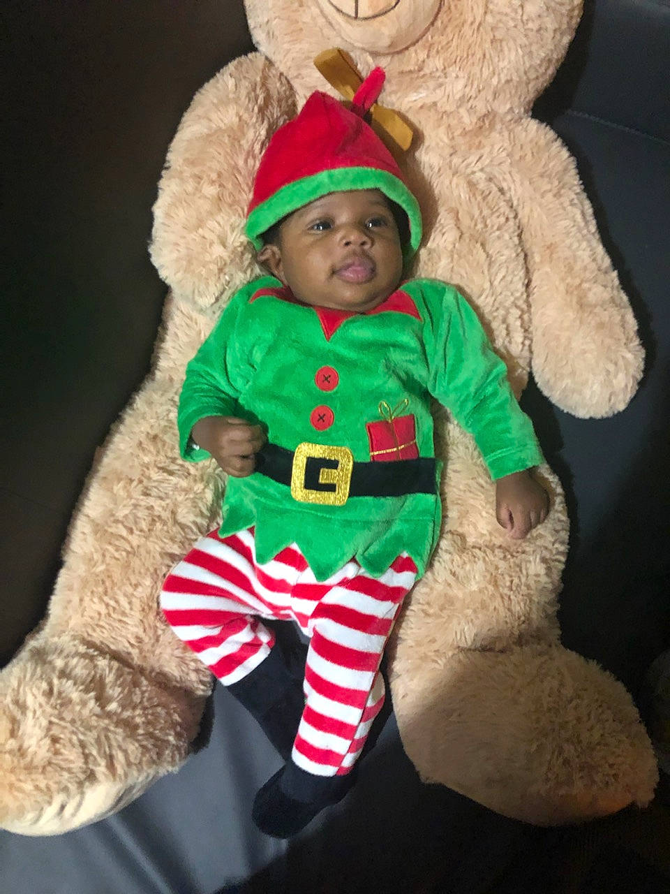 Khiley a rejoint le concours — aidez-le/la à gagner de superbes lots ! baby, baby_toddler_clothing, cap, child, christmas_decoration, christmas_ornament, costume_hat, face, fictional_character, fur_clothing, hat, headgear, headwear, holiday, mammal, person, santa_claus, sleeve, stuffed_toy, toddler