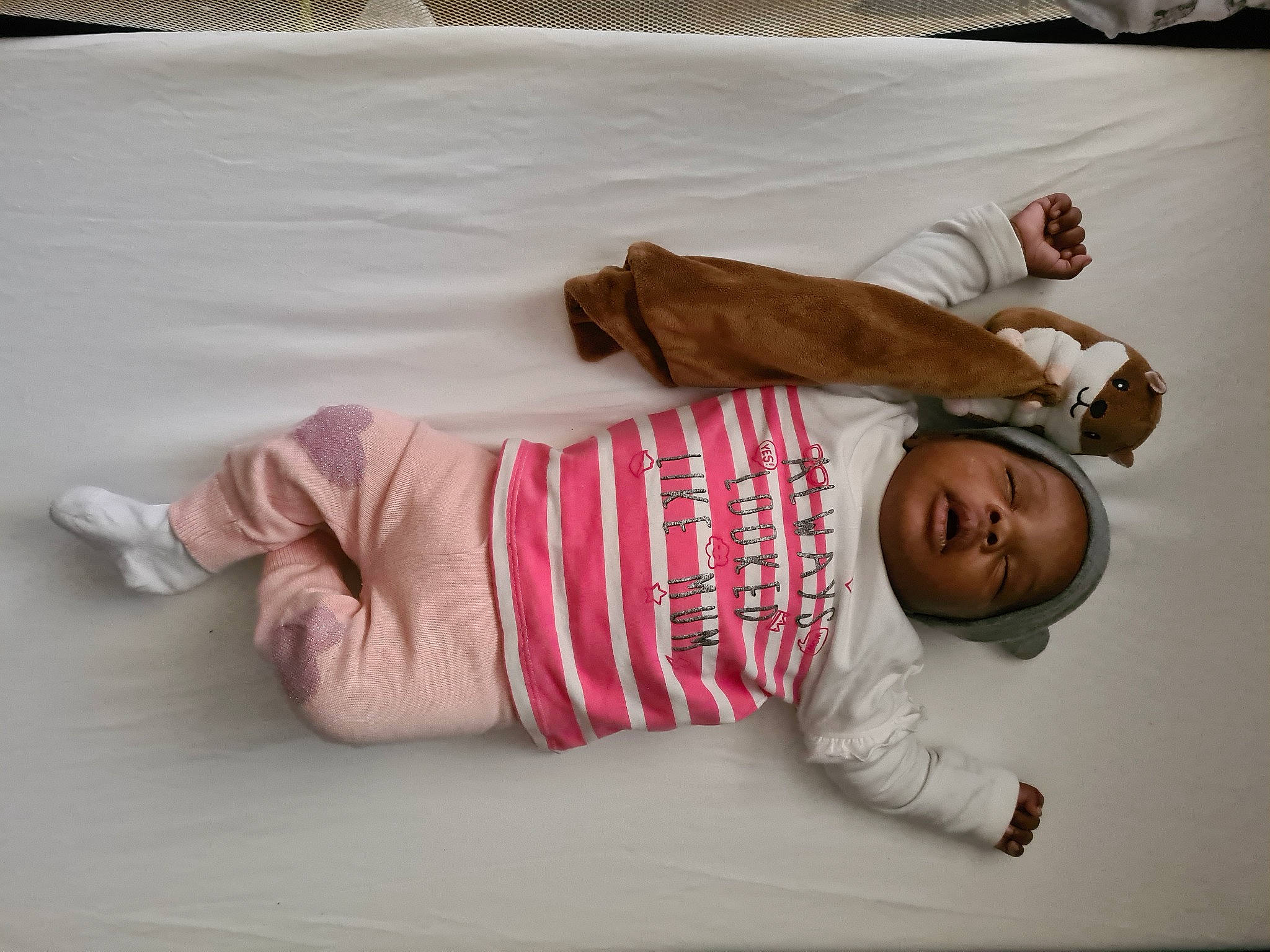 Khiley a rejoint le concours — aidez-le/la à gagner de superbes lots ! baby, baby_toddler_clothing, child, comfort, facial_expression, floor, flooring, font, foot, fun, happy, head, human_body, leg, linens, person, skin, sleeve, toddler, vertebrate