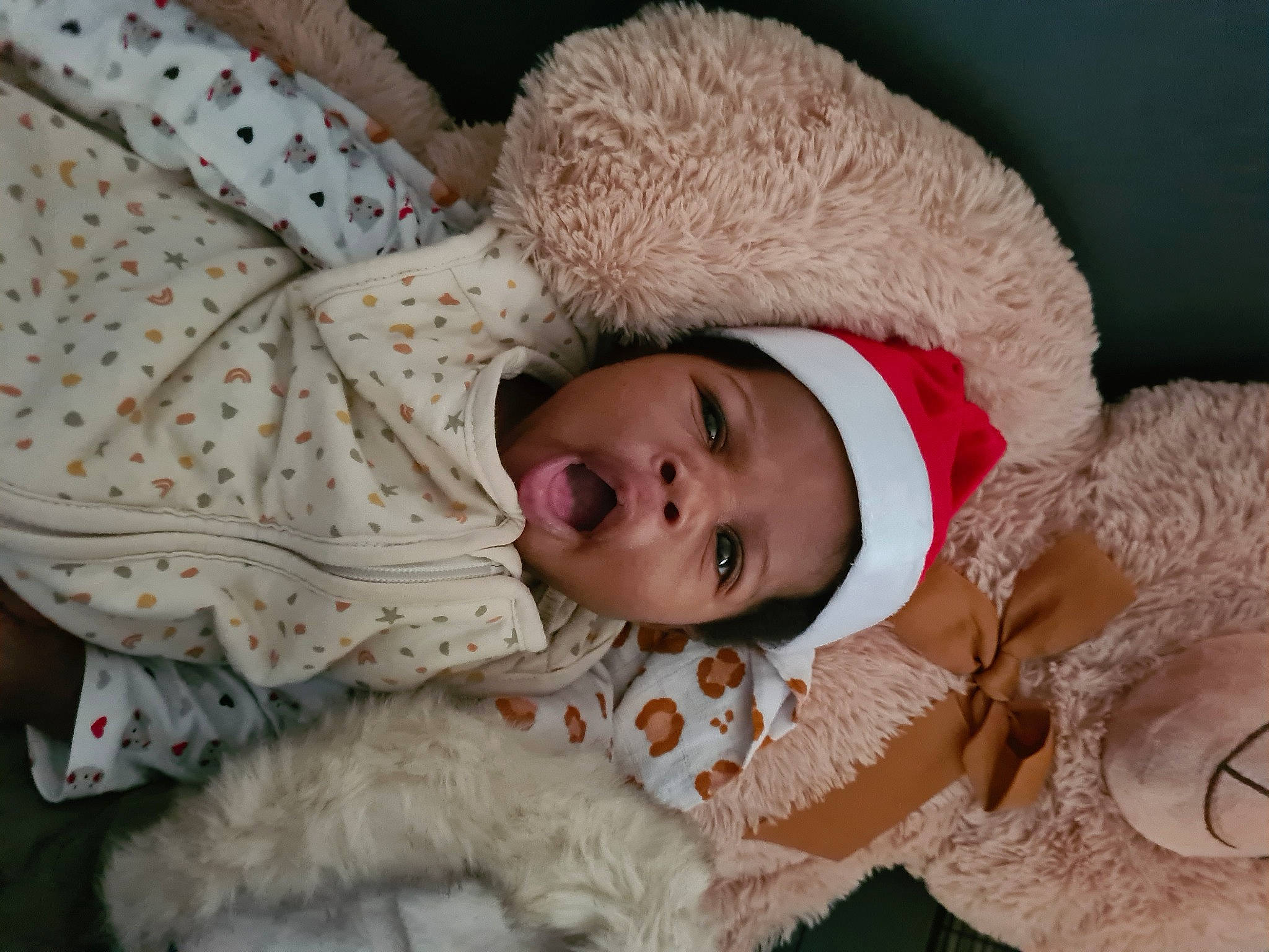 Khiley participe au concours pour gagner de l'argent avec cette photo : baby, baby_toddler_clothing, cap, cheek, child, comfort, eye, fur, fur_clothing, head, headgear, iris, linens, mammal, person, skin, textile, toddler, vertebrate, white