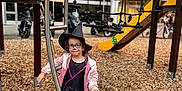 Sarah participe au concours pour gagner de l'argent avec cette photo : accessories, child, clothing, face, female, girl, glasses, grass, hat, head, nature, outdoorplayarea, outdoors, pants, park, person, photography, plant, playarea, portrait