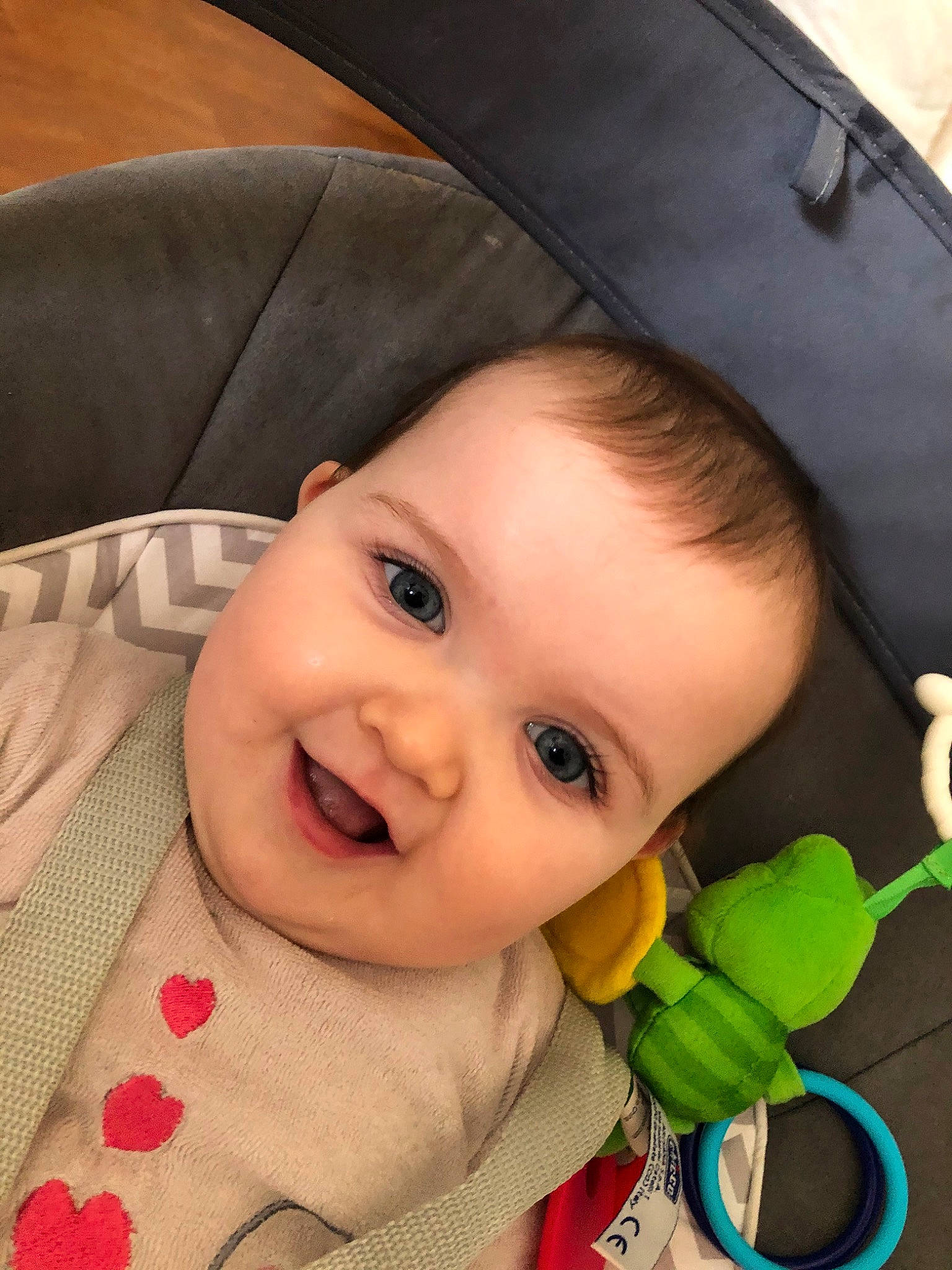 Naëlys a rejoint le concours — aidez-le/la à gagner de superbes lots ! baby, baby_products, beauty, cheek, child, ear, eye, eyebrow, face, finger, forehead, head, iris, lip, mouth, nose, person, photography, product, skin