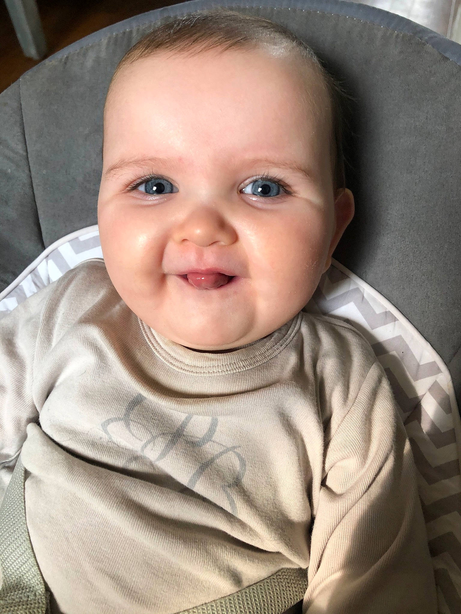 Naëlys a rejoint le concours — aidez-le/la à gagner de superbes lots ! baby, baby_laughing, baby_making_funny_faces, cheek, child, chin, ear, eye, face, facial_expression, forehead, head, iris, joy, laugh, lip, mouth, nose, person, skin