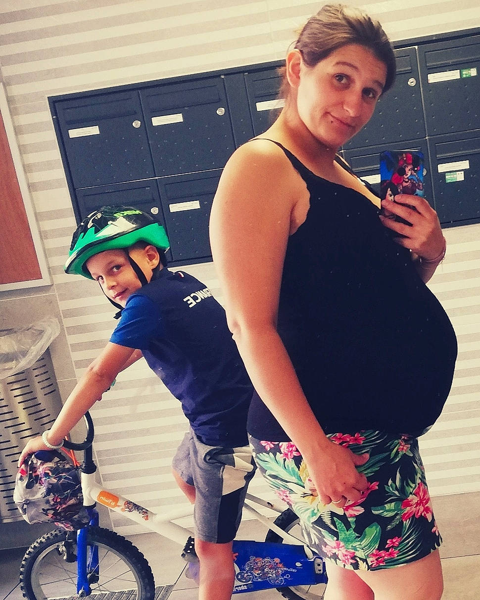 Marley participe au concours pour gagner de l'argent avec cette photo : arm, bicycle, child, cool, cycling, cycling_shorts, headgear, headwear, human_leg, leg, muscle, person, photography, recreation, selfie, shorts, shoulder, sports_equipment, sportswear, summer