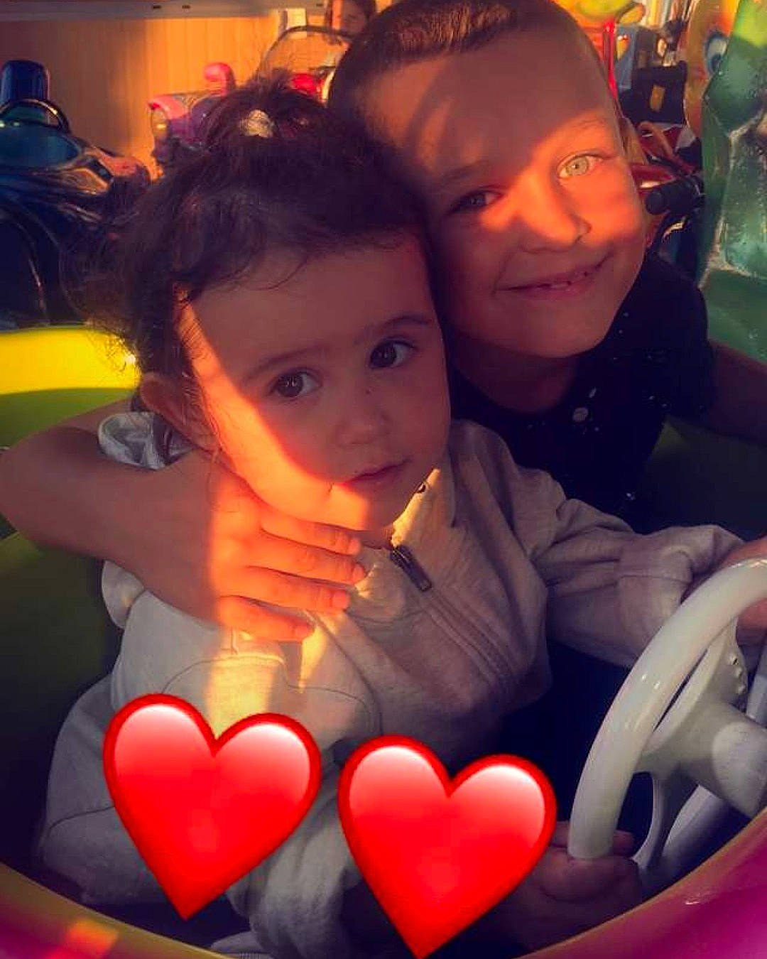 Marley a rejoint le concours — aidez-le/la à gagner de superbes lots ! friendship, fun, happy, heart, love, organ, person, photography, selfie, valentines_day