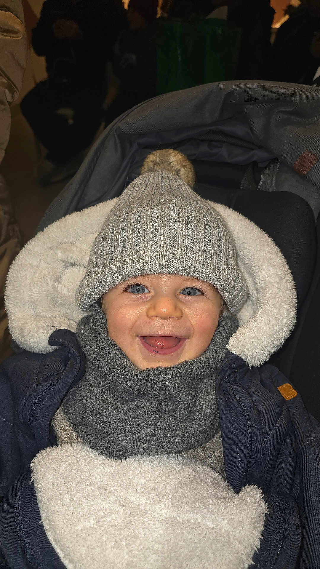 Arman a rejoint le concours — aidez-le/la à gagner de superbes lots ! baby, child, smiling, hat, scarf, winter_clothing, stroller, cozy, warm, pom_pom, bundle, happy, face, portrait, indoor, jacket, blanket, cute, person, infant