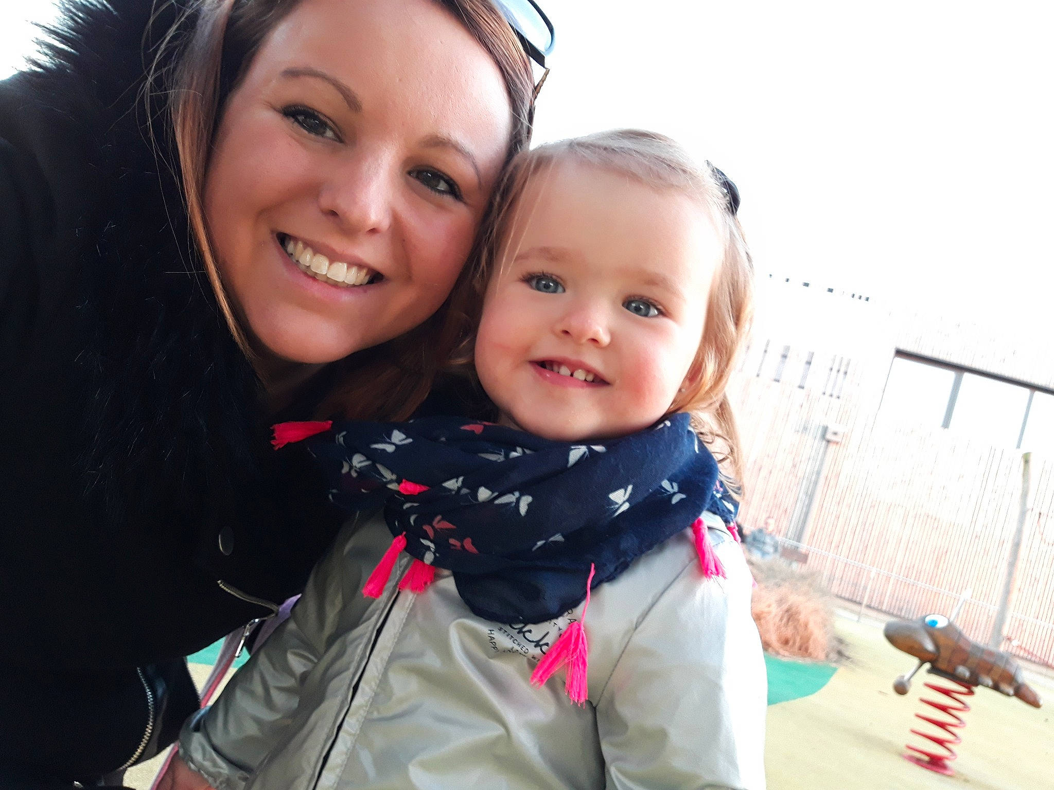 Salomé a rejoint le concours — aidez-le/la à gagner de superbes lots ! baby, cheek, child, daughter, eye, face, facial_expression, friendship, fun, happy, head, interaction, joy, mother, people, person, photography, product, skin, smile