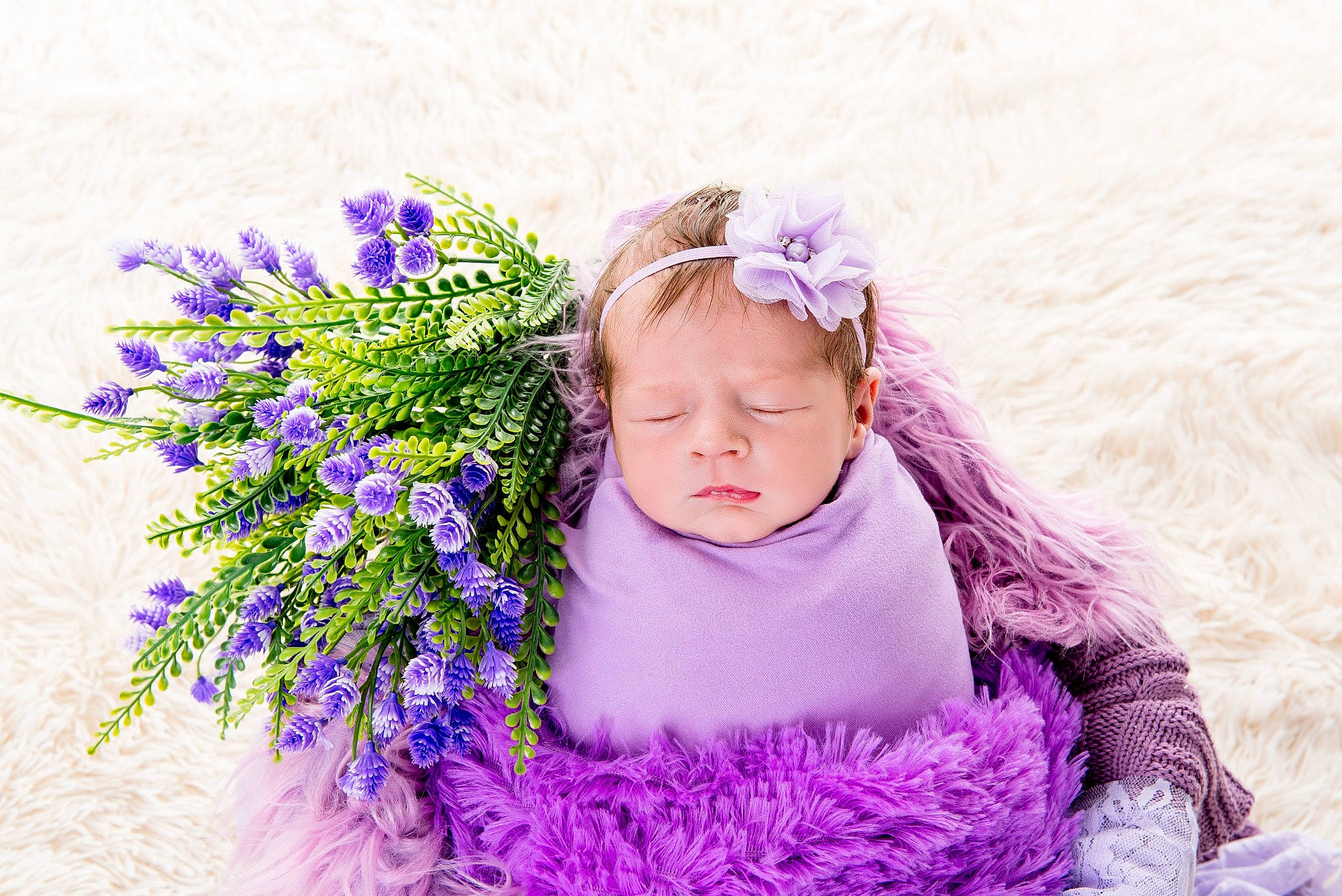 Carly participe au concours pour gagner de l'argent avec cette photo : baby, baby_toddler_clothing, beauty, electric_blue, flower, flower_arranging, grass, happy, headband, headpiece, iris, magenta, person, petal, photograph, pink, plant, purple, textile, toddler