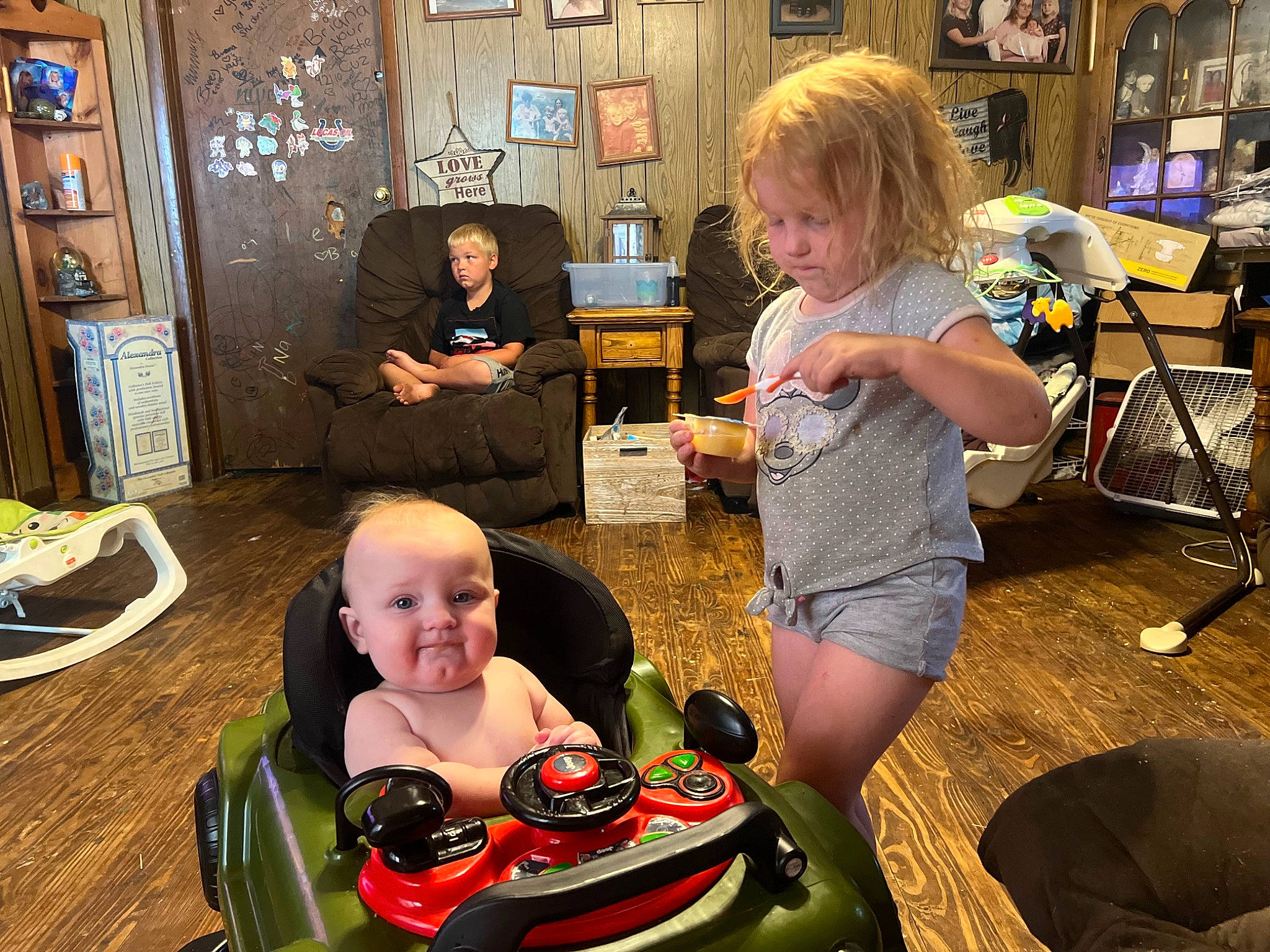 Mavryk is registered to the contest to win money with this photo: baby, beauty, chair, child, event, flooring, fun, hair, joy, lap, leisure, motor_vehicle, people, person, photograph, picture_frame, sitting, smile, snapshot, social_group