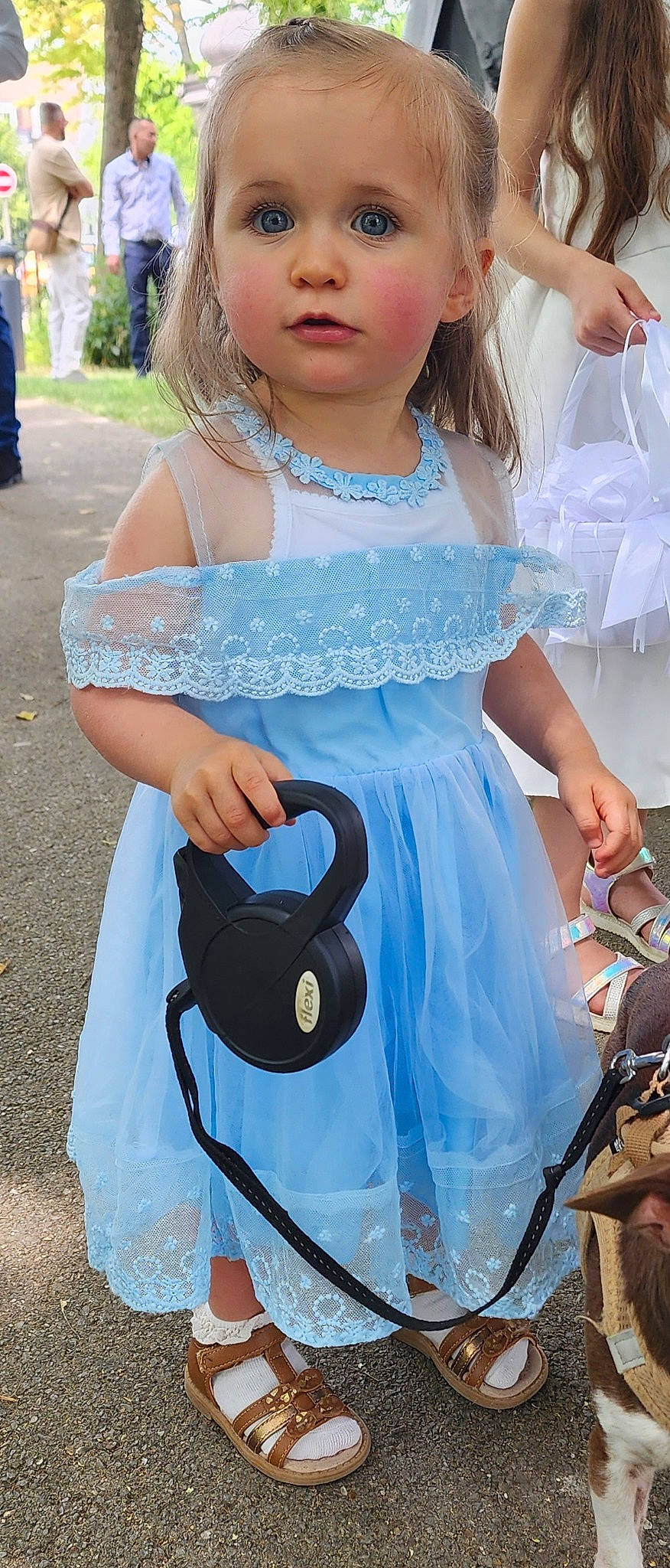Thaïs a rejoint le concours — aidez-le/la à gagner de superbes lots ! aqua, azure, beauty, blue, dress, electric_blue, event, fashion_design, hairstyle, happy, jewellery, person, photograph, pink, shoe, skin, snapshot, summer, toddler, waist