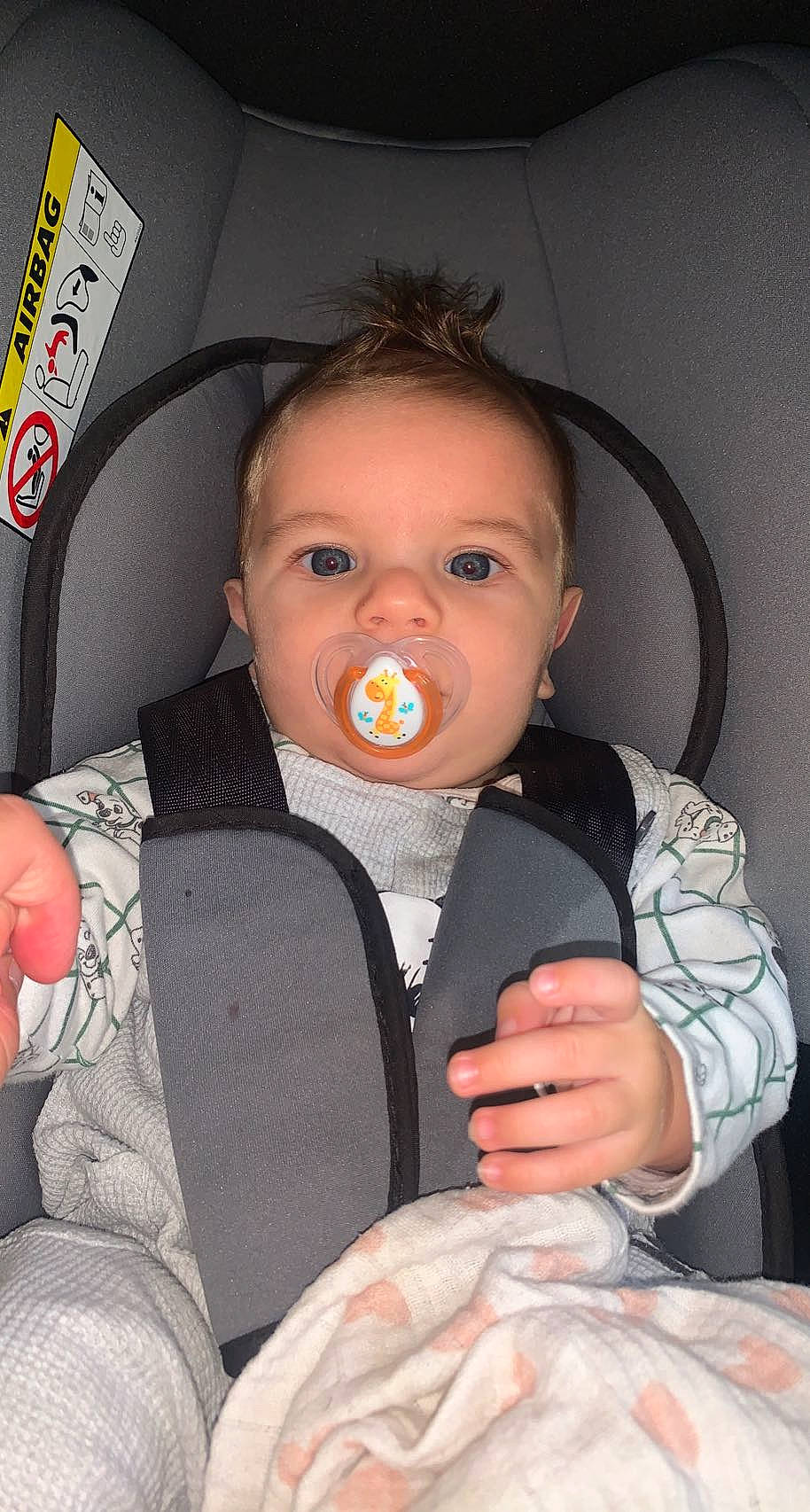 Milann participe au concours pour gagner de l'argent avec cette photo : baby, baby_toddler_clothing, cheek, chin, clothing, eye, eyebrow, facial_expression, finger, gesture, head, human_body, iris, lip, mouth, neck, nose, person, skin, sleeve