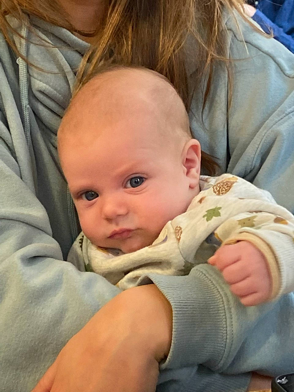 Raphael participe au concours pour gagner de l'argent avec cette photo : abdomen, baby, baby_toddler_clothing, cheek, child, comfort, eye, eyelash, facial_expression, finger, gesture, grass, head, human_body, iris, lap, person, sitting, skin, thumb