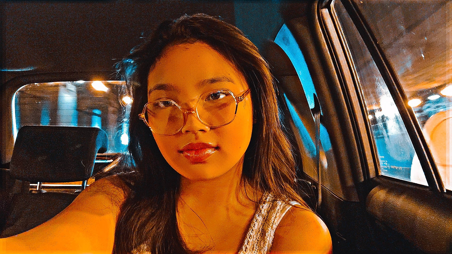 Yoanah participe au concours pour gagner de l'argent avec cette photo : automotive_design, automotive_lighting, black_hair, cool, eyebrow, eyelash, eyewear, facial_expression, flash_photography, fun, glasses, leisure, lighting, lip, motor_vehicle, mouth, person, skin, travel, vehicle