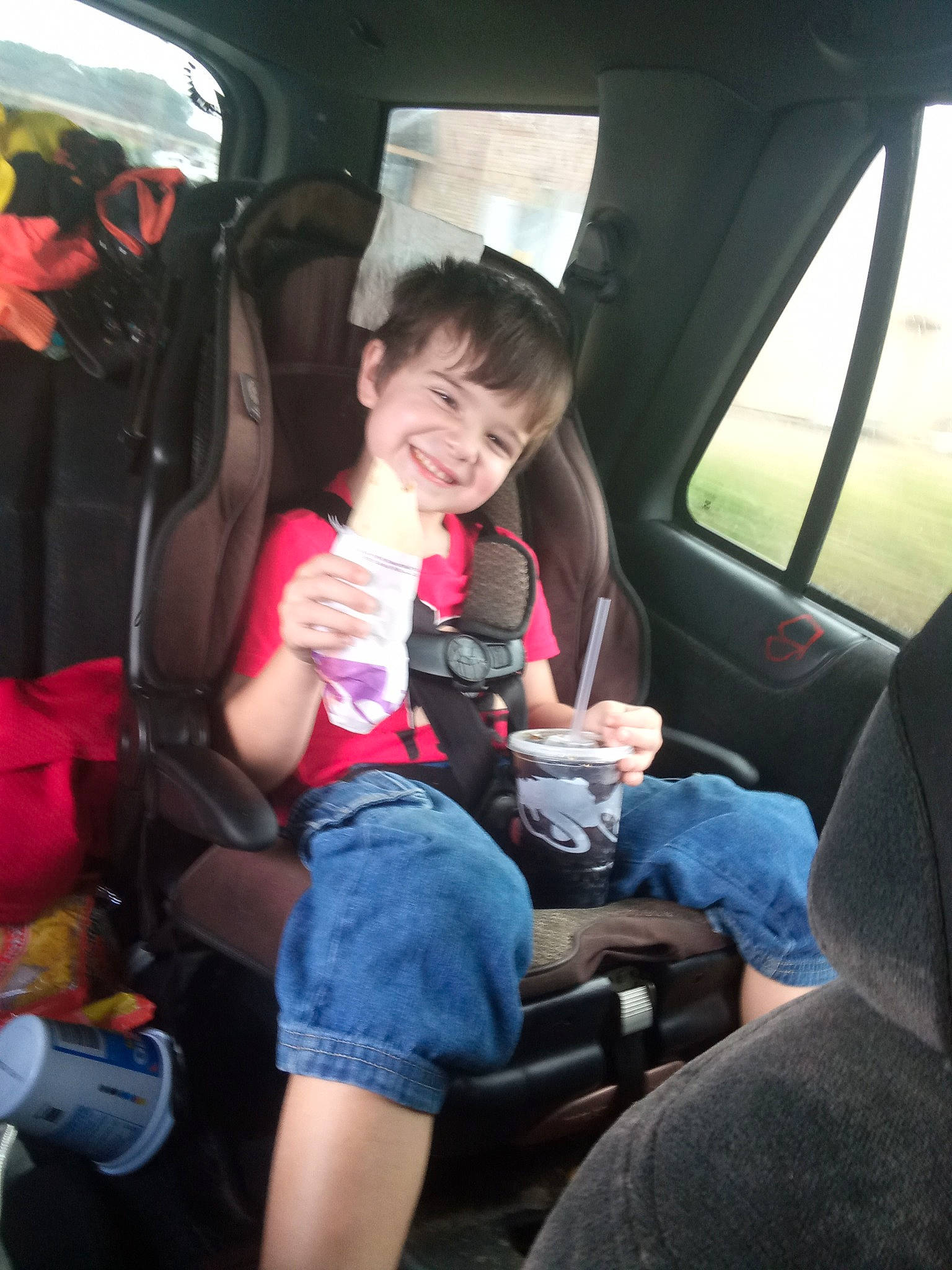 Benjamin is registered to the contest to win money with this photo: auto_part, automotive_exterior, car, car_seat, car_seat_cover, comfort, head_restraint, joy, lap, mode_of_transport, motor_vehicle, passenger, person, plant, seat_belt, smile, steering_part, steering_wheel, toddler, vehicle