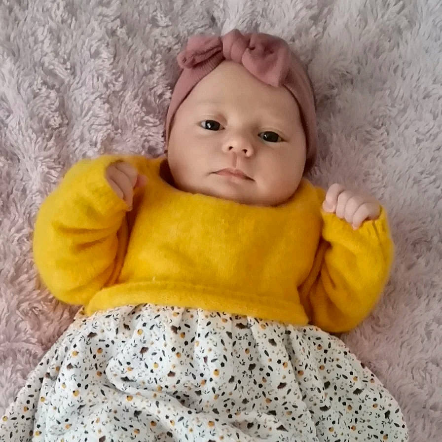 Salomé participe au concours pour gagner de l'argent avec cette photo : baby, baby_products, baby_sleeping, baby_toddler_clothing, cap, cheek, comfort, eye, happy, head, iris, knit_cap, linens, nose, outerwear, pattern, person, skin, sleeve, textile