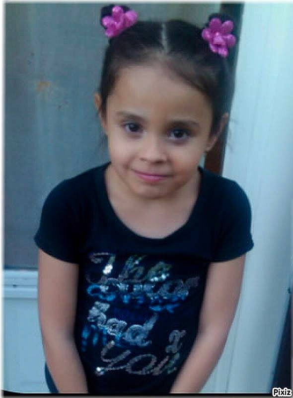 Noémie participe au concours pour gagner de l'argent avec cette photo : black_hair, child, child_actor, child_model, cool, ear, eyebrow, forehead, girl, hair, hair_accessory, hair_coloring, hairstyle, head, human_hair_color, joy, long_hair, person, product, shoulder