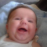 Enaya participe au concours pour gagner de l'argent avec cette photo :