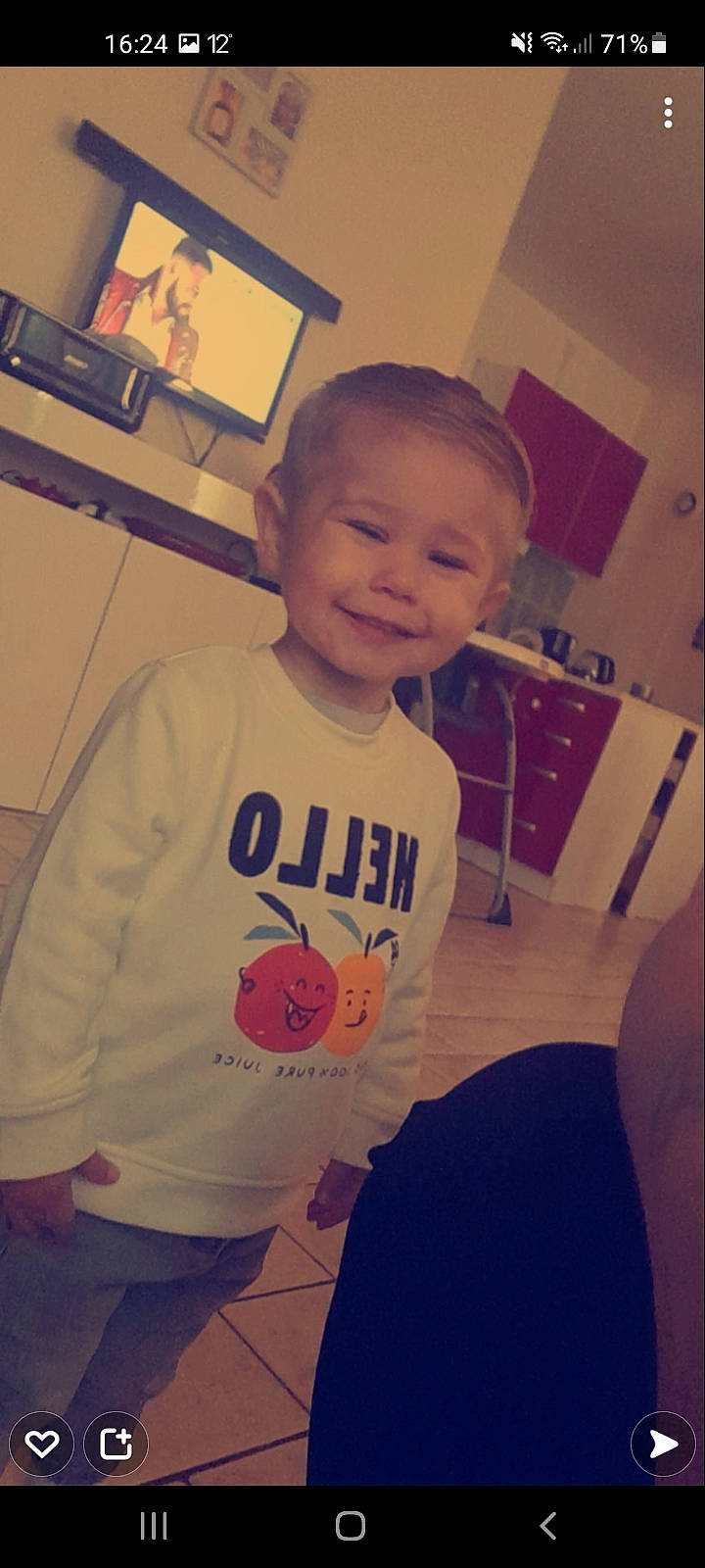 Djulio participe au concours pour gagner de l'argent avec cette photo : baby_toddler_clothing, child, cloud, cool, electric_blue, eyewear, facial_expression, finger, font, forehead, fun, happy, joy, mouth, nose, organ, person, sleeve, smile, standing