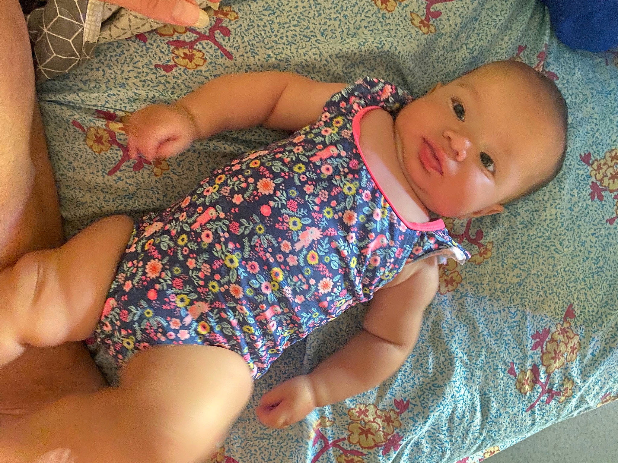 Swëlhy participe au concours pour gagner de l'argent avec cette photo : baby, baby_toddler_clothing, child, comfort, electric_blue, finger, fun, happy, headgear, human_body, human_leg, joint, leg, nail, pattern, person, skin, sleeve, thigh, toddler