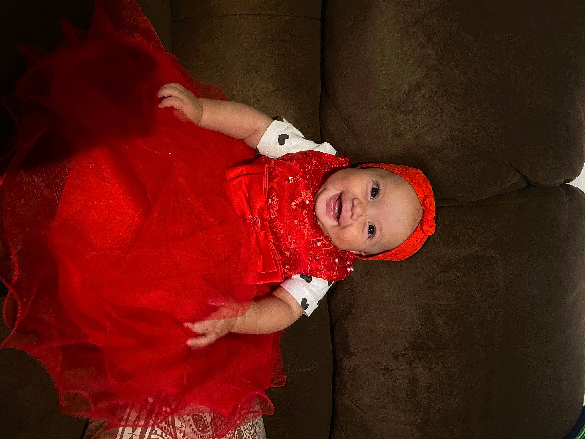 Swëlhy participe au concours pour gagner de l'argent avec cette photo : abdomen, baby, baby_products, baby_toddler_clothing, child, comfort, dress, event, eye, flash_photography, fun, hat, human_body, joy, magenta, person, skin, sleeve, smile, textile