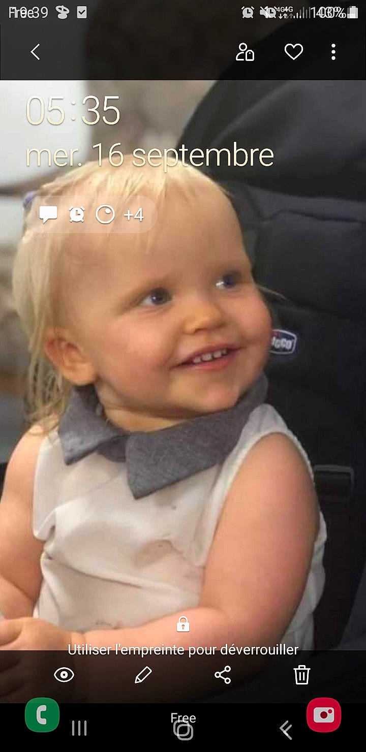 Emma a rejoint le concours — aidez-le/la à gagner de superbes lots ! baby, baby_laughing, blond, cheek, child, child_model, chin, ear, face, facial_expression, hair, head, joy, mouth, nose, person, photo_caption, photography, skin, smile