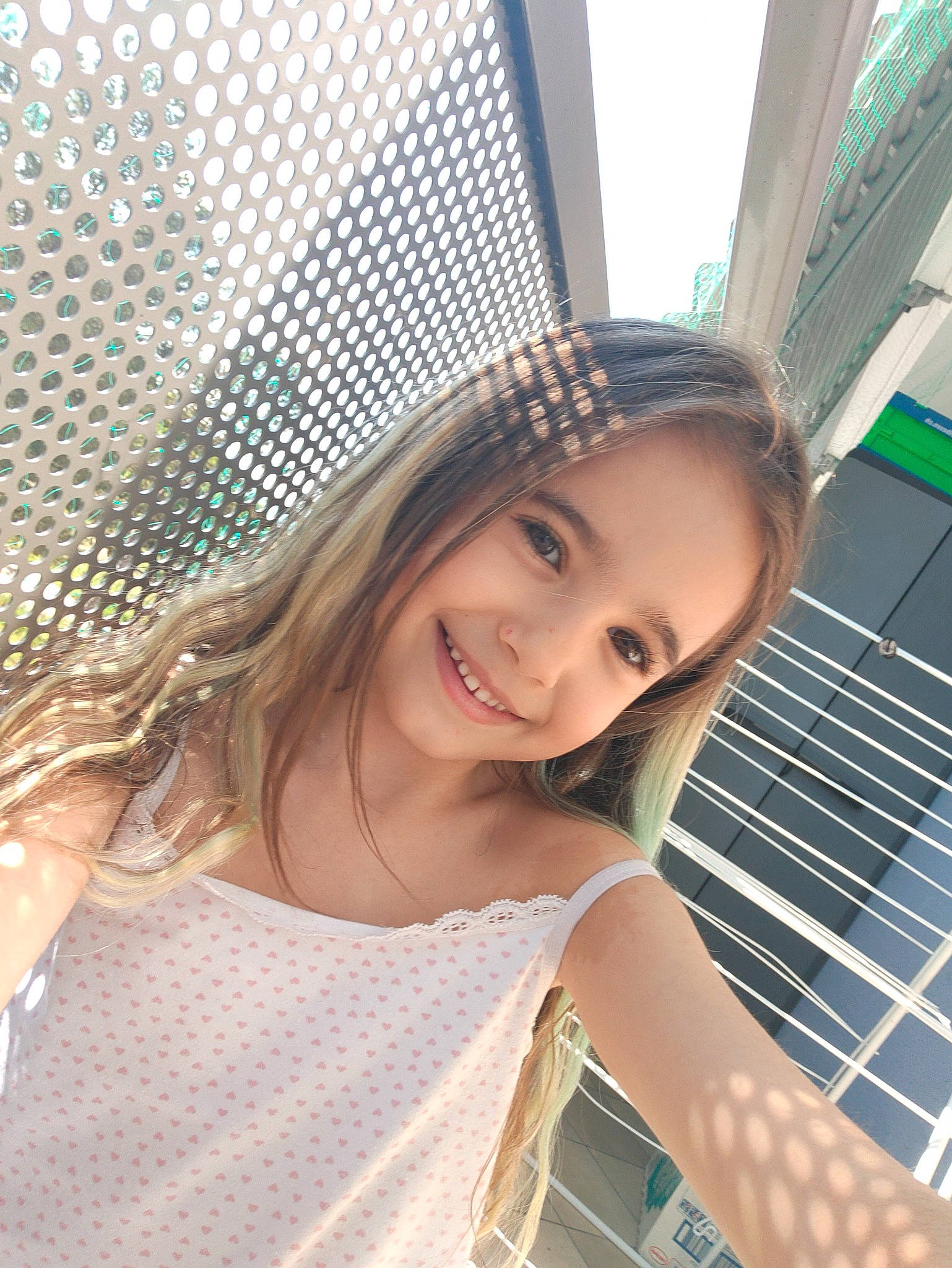 Mira participe au concours pour gagner de l'argent avec cette photo : beauty, black_hair, child, fashion, flash_photography, fun, happy, jewellery, joy, laugh, leisure, lip, pattern, person, photograph, portrait_photography, recreation, smile, snapshot, street_fashion