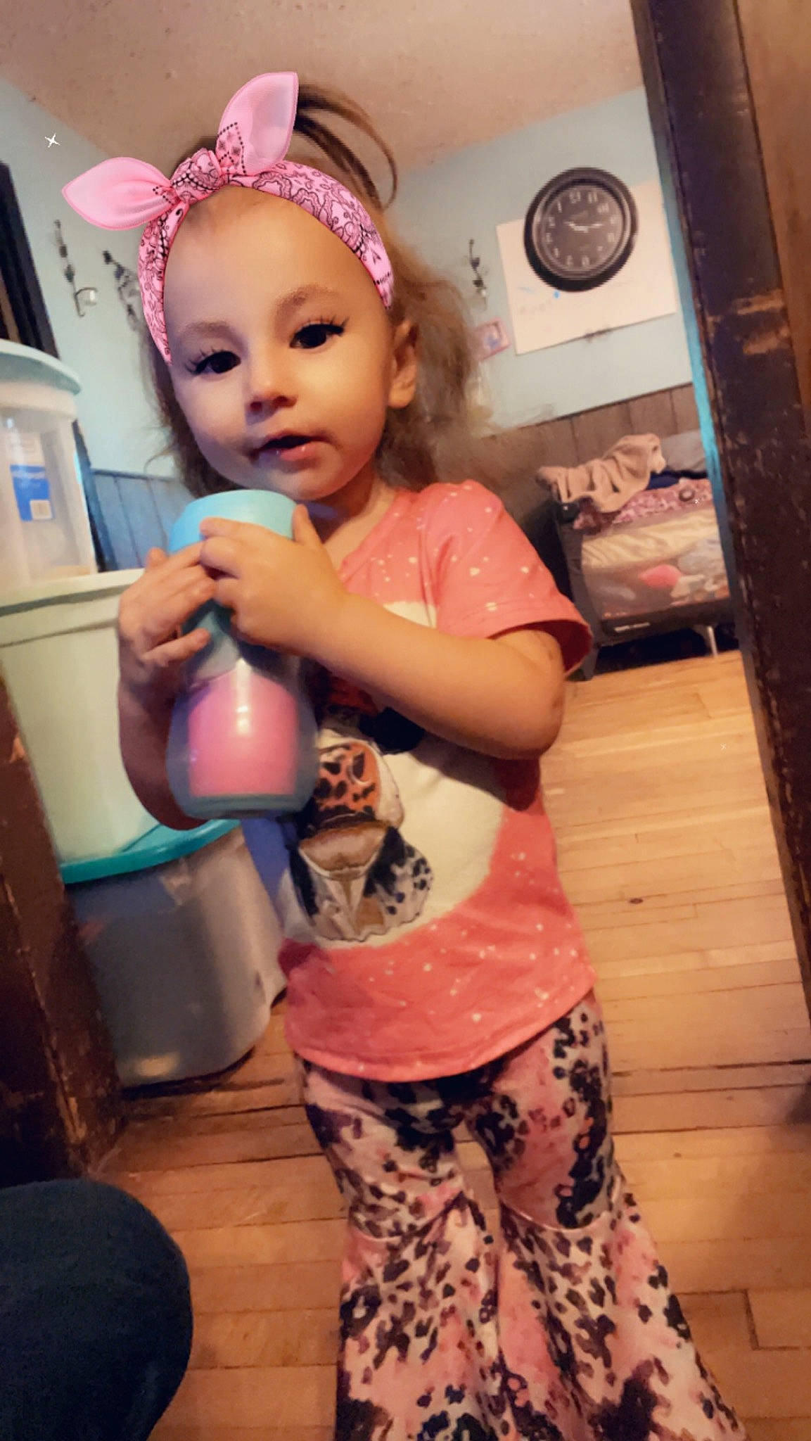 Febeah is registered to the contest to win money with this photo: abdomen, beauty, child, facial_expression, flooring, fun, hairstyle, happy, human_body, human_leg, organ, person, pink, purple, shoulder, skin, standing, thigh, toddler, trunk