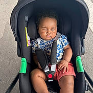 Jahed participe au concours pour gagner de l'argent avec cette photo : baby, sleeping, stroller, car_seat, harness, child, infant, outdoor, shorts, shirt, black, safety, peaceful, cute, toddler, resting, canopy, seat, hands, legs