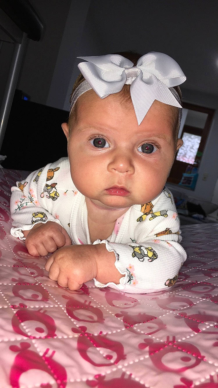 Sublîme a rejoint le concours — aidez-le/la à gagner de superbes lots ! baby, baby_toddler_clothing, cheek, child, costume_hat, dress, eye, eyebrow, face, fun, happy, head, headgear, headwear, human_body, lip, nose, person, pink, skin