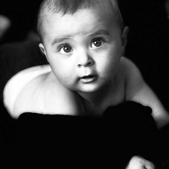 Yuri participe au concours pour gagner de l'argent avec cette photo : arm, baby, bodypart, face, finger, fist, frown, hand, happy, head, mouth, neck, newborn, person, photography, portrait, skin, smile, teeth, wrist