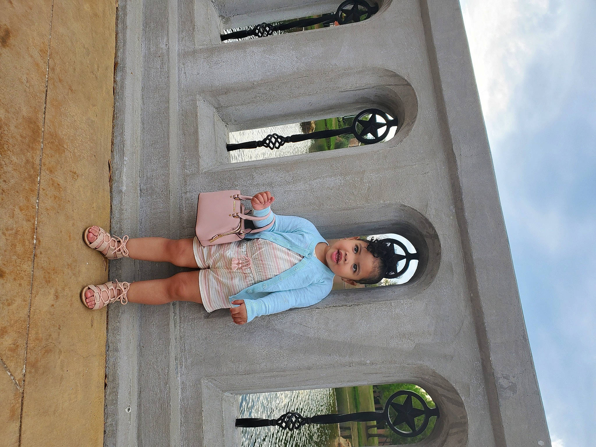 Genelle is registered to the contest to win money with this photo: person