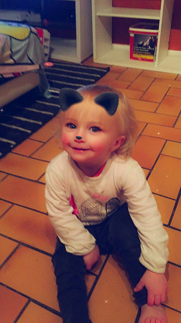 Madison participe au concours pour gagner de l'argent avec cette photo : baby, cheek, child, ear, eye, face, floor, flooring, head, joy, leg, person, skin, smile, toddler