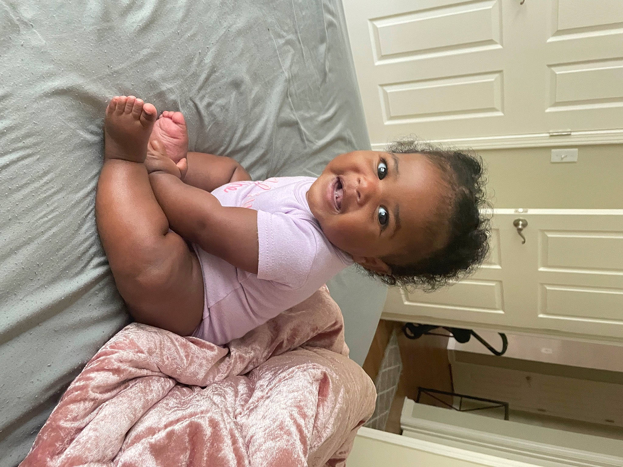 Mahlani is registered to the contest to win money with this photo: abdomen, arm, child, comfort, couch, elbow, fun, hand, happy, human_body, human_leg, joint, leg, mouth, organ, person, skin, smile, textile, thigh