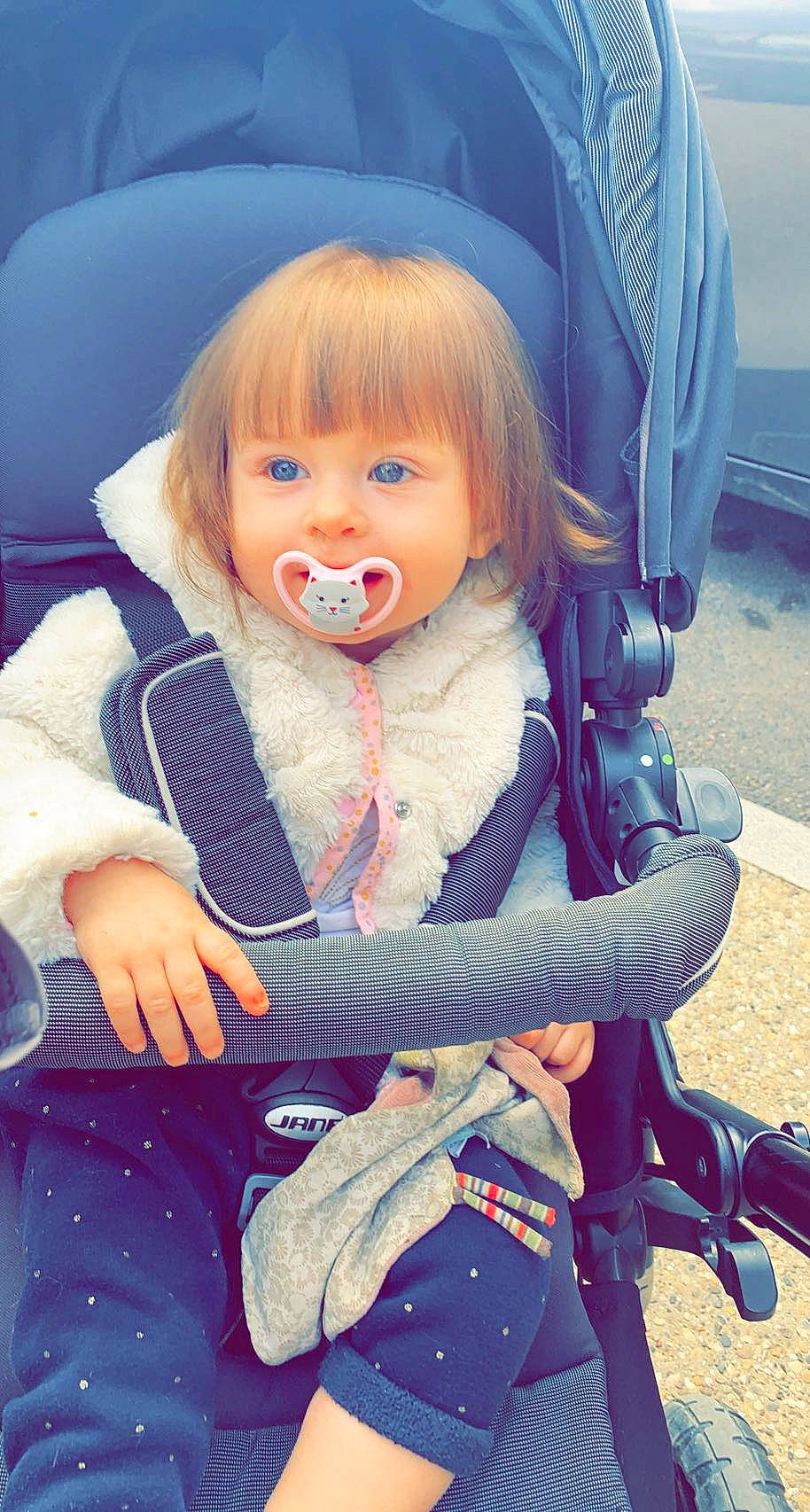 Milia participe au concours pour gagner de l'argent avec cette photo : baby, baby_carriage, baby_products, bangs, beauty, blond, child, comfort, cool, doll, electric_blue, fun, happy, leisure, person, product, recreation, sitting, smile, toddler