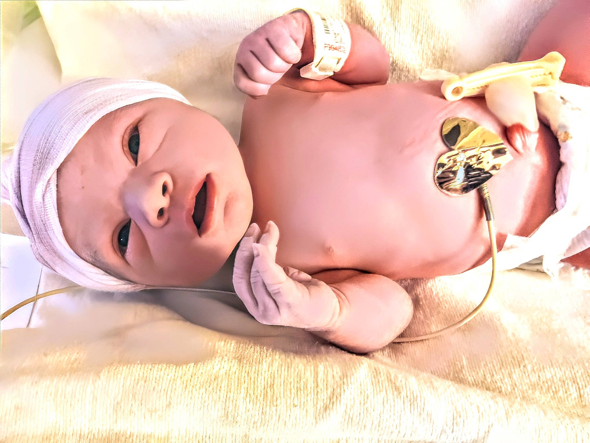 Amaris is registered to the contest to win money with this photo: abdomen, art, baby, chest, comfort, eyelash, finger, hand, headwear, human_body, human_leg, jewellery, leg, nail, person, pink, skin, sunglasses, thigh, trunk