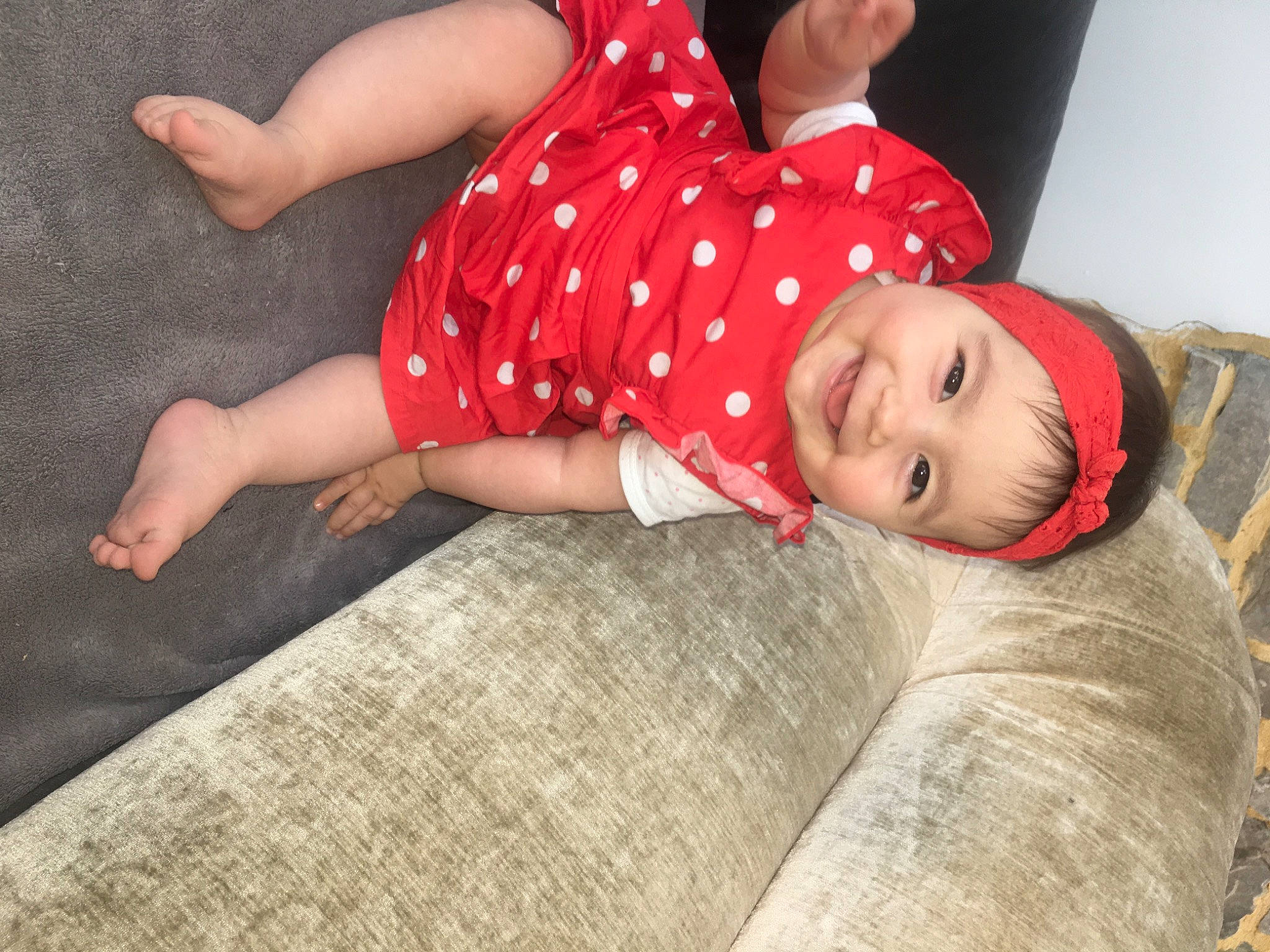 Joye participe au concours pour gagner de l'argent avec cette photo : baby, child, headwear, joy, leg, pattern, person, skin, toddler