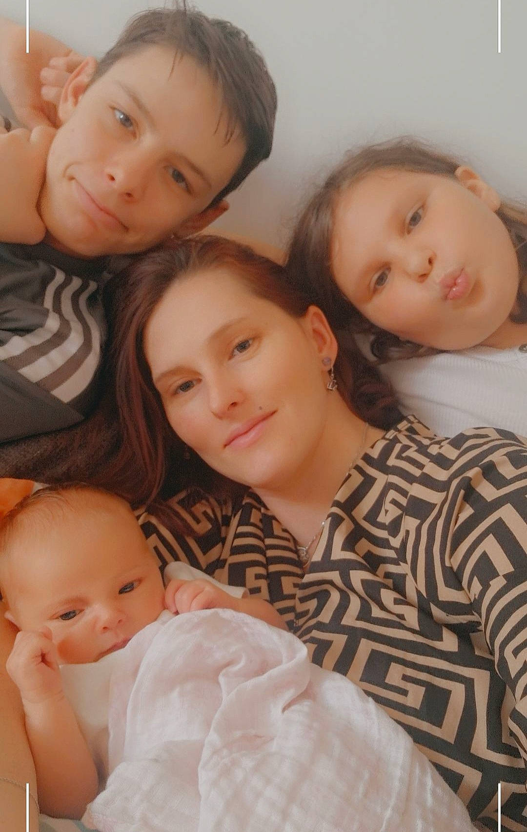 Ruby a rejoint le concours — aidez-le/la à gagner de superbes lots ! cheek, child, chin, comfort, eye, face, facial_expression, gesture, hairstyle, happy, head, iris, joy, nose, organ, people, person, photograph, skin, smile