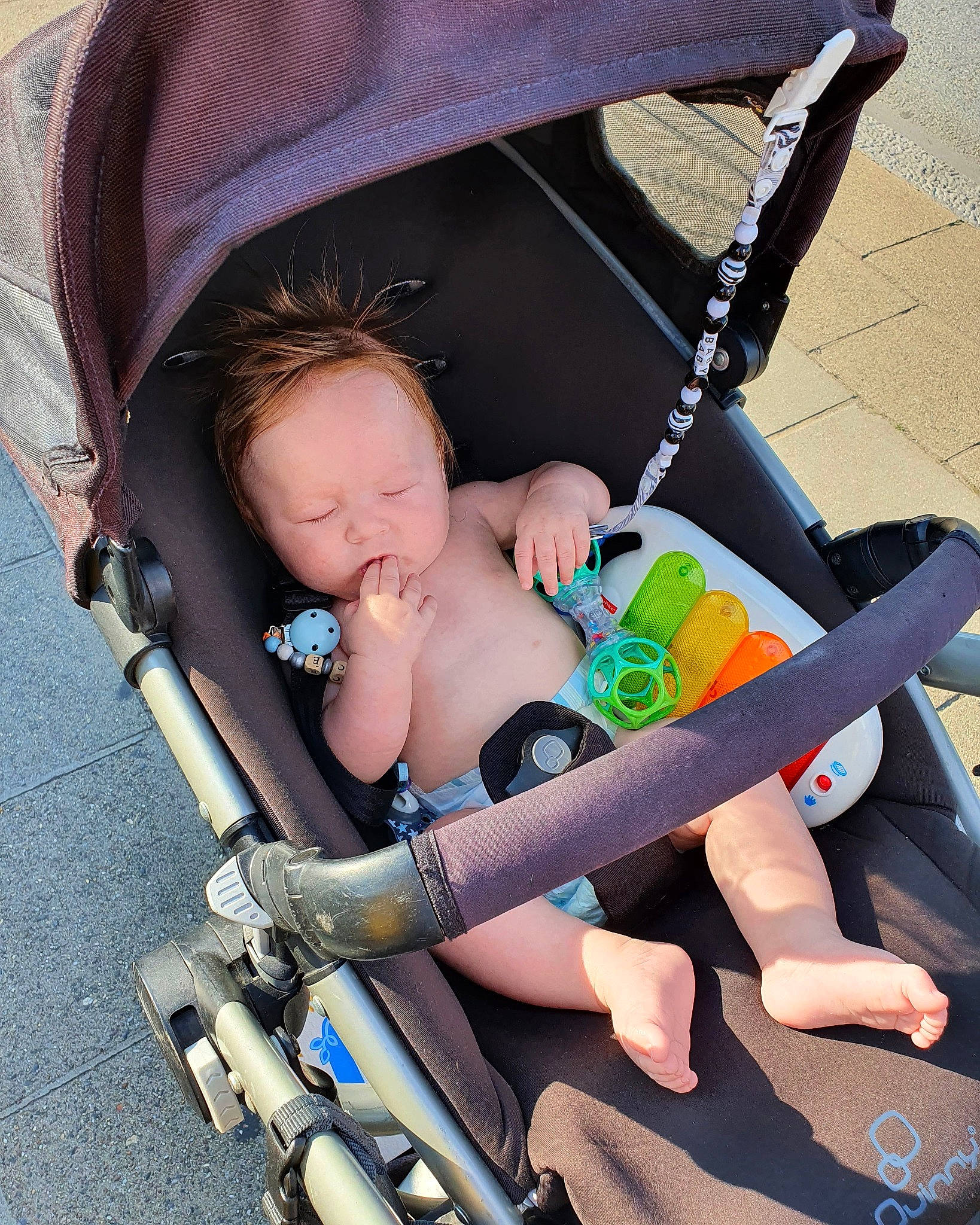 Maxence a rejoint le concours — aidez-le/la à gagner de superbes lots ! baby, baby_carriage, baby_products, car_seat, child, comfort, person, product, sitting, toddler