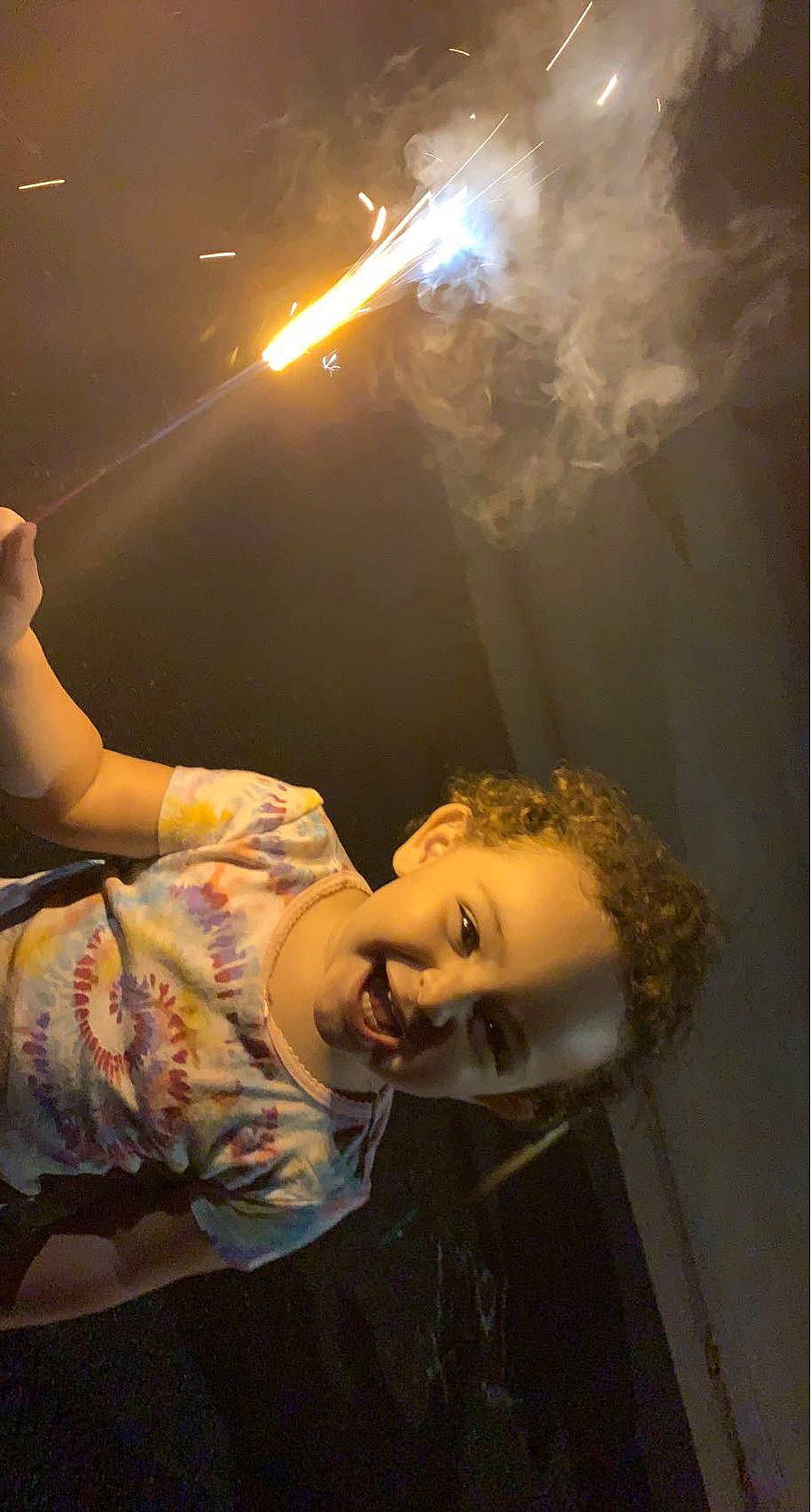 Octavia is registered to the contest to win money with this photo: artist, cloud, darkness, entertainment, event, flash_photography, fun, gesture, happy, human_body, joy, lens_flare, light, lighting, performance, performance_art, performing_arts, person, singer, smile