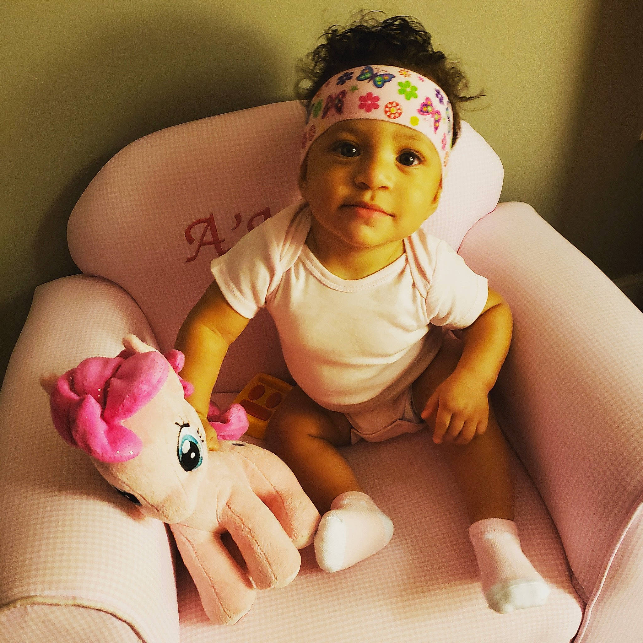 A'Miracle is registered to the contest to win money with this photo: child, finger, girl, hair_accessory, hand, headgear, infant, person, pink, product, skin, toddler