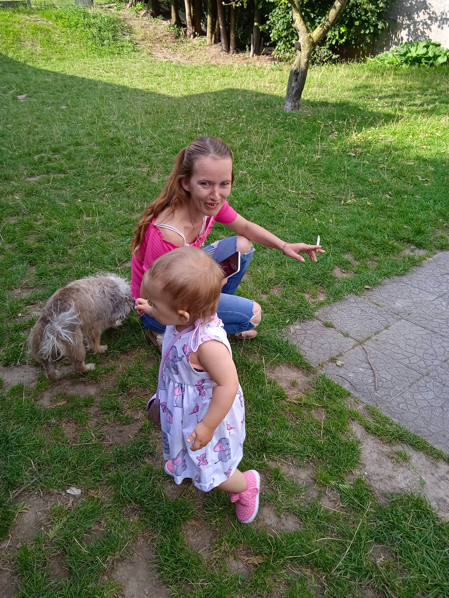 Mia participe au concours pour gagner de l'argent avec cette photo : baby, baby_toddler_clothing, child, fun, garden, grass, grassland, groundcover, happy, joy, lawn, leisure, meadow, people_in_nature, person, plant, recreation, sitting, smile, terrestrial_plant