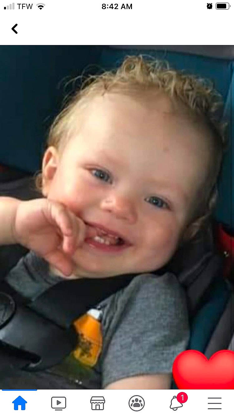 Carlos is registered to the contest to win money with this photo: arm, cheek, chin, ear, eye, eyebrow, facial_expression, forehead, hair, hairstyle, happy, human_body, iris, joy, lip, mouth, nose, organ, person, photograph