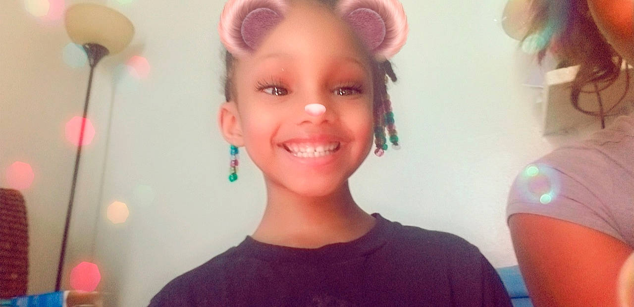 Aria is registered to the contest to win money with this photo: beauty, blond, brown_hair, cheek, chin, ear, eye, eyebrow, face, facial_expression, forehead, hair, hairstyle, head, joy, lip, nose, person, pink, selfie